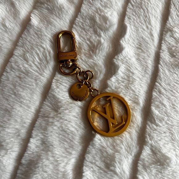 Louis Vuitton Accessories - Louis Vuitton LV Circle Key Holder & Bag Charm